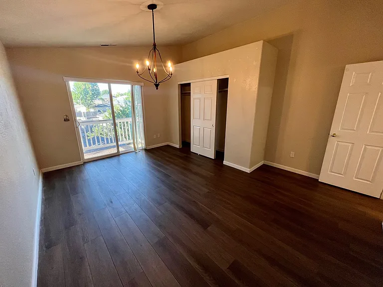 2635 Parkwood Village Ln — Photo 25