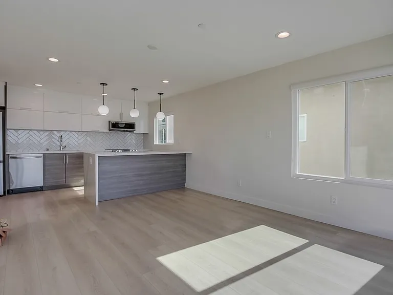 3449 Ocean Front Walk #2 — Photo 2