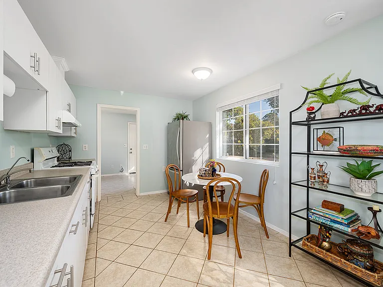 2040 Ferndale Rd — Photo 7