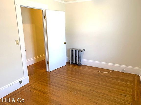 5th image of 214 Carl St #2