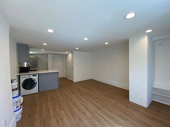 3rd image of 264 6th St