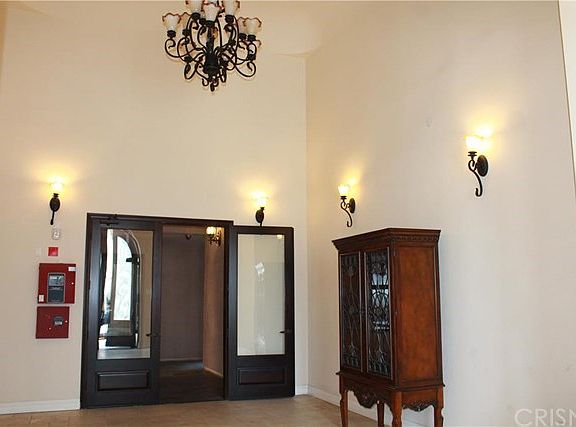 4th image of 11218 Camarillo St APT 204