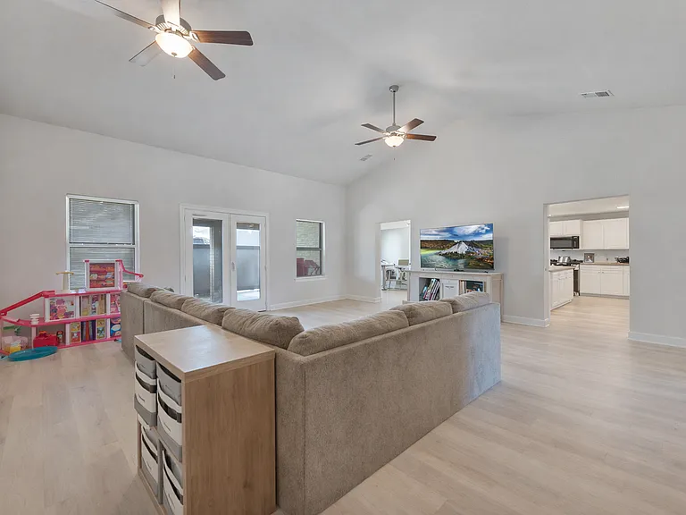 5833 Crestlake Dr — Photo 2