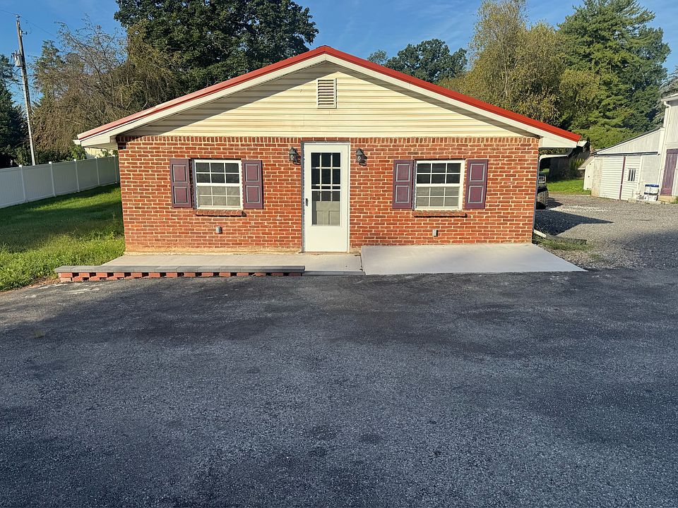 1st image of 445 N Biesecker Rd #445