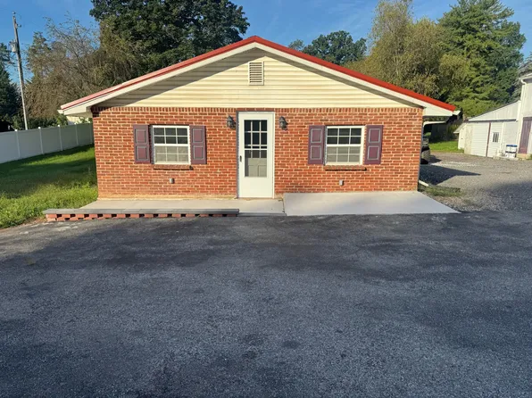 445 N Biesecker Rd #445, Thomasville, PA 17364