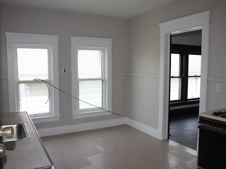 3910 Carlyle Ave — Photo 2