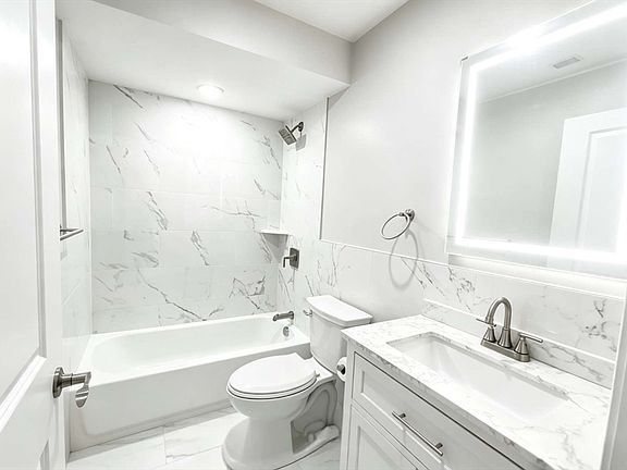 3rd image of 84 Chelsea St APT 2