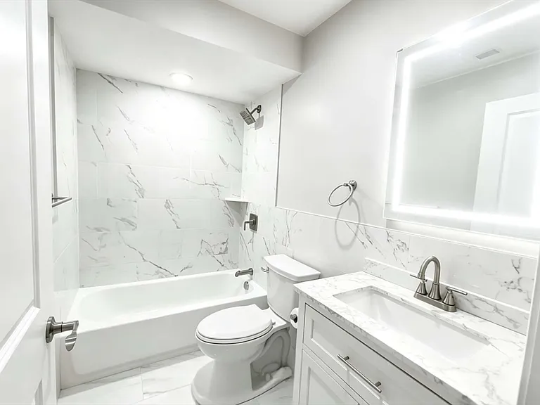 84 Chelsea St #2 — Photo 3