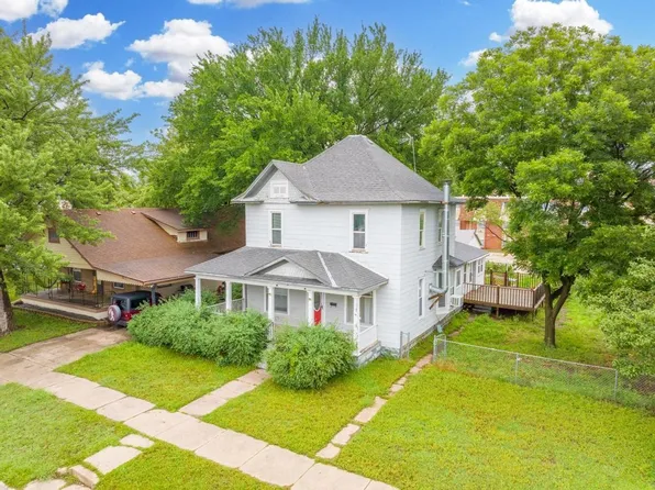 411 S Washington Ave, Wellington, KS 67152