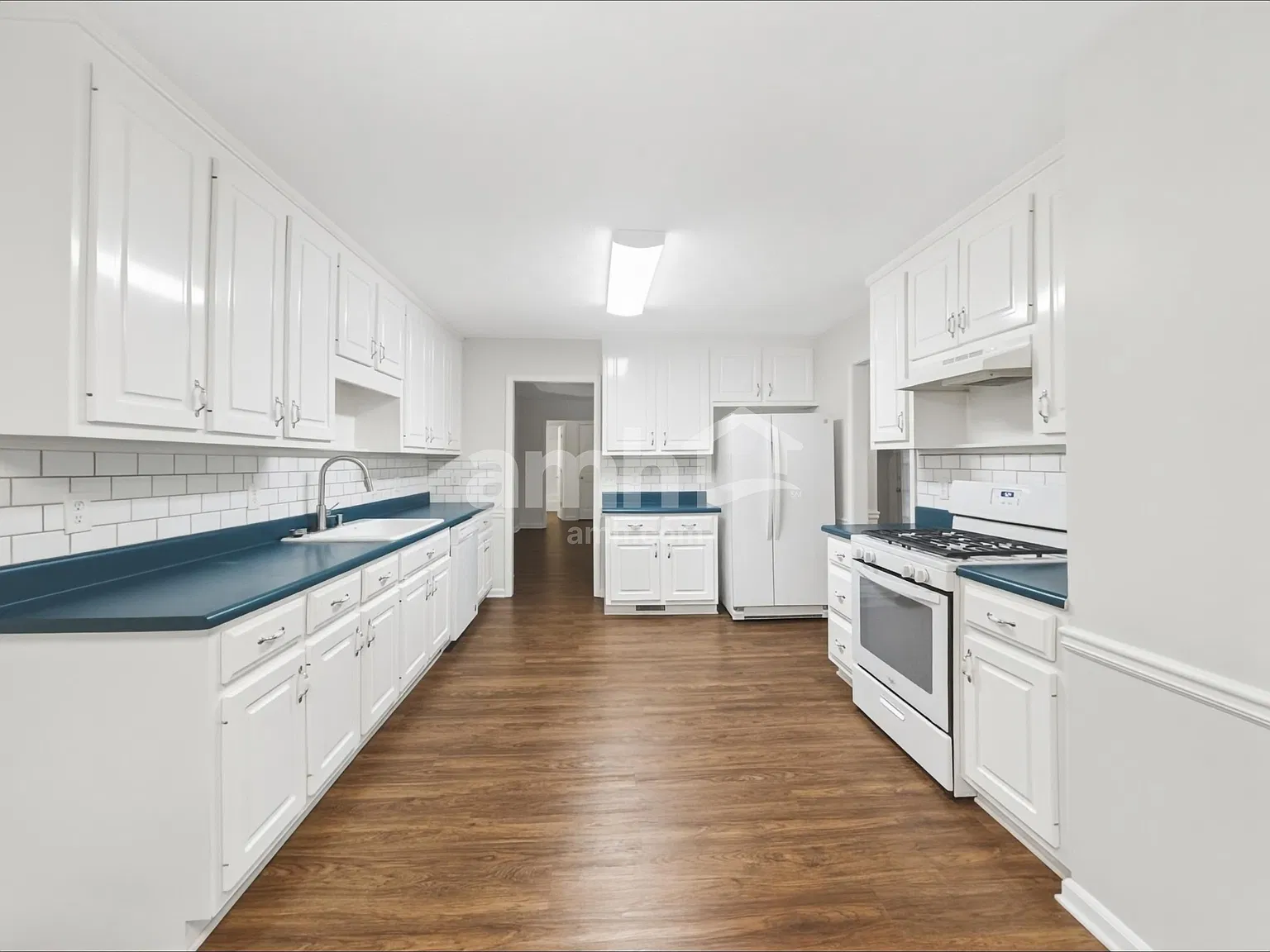 4 bed, 3.0 bath, 1806 sqft, $2,345 — Photo 4