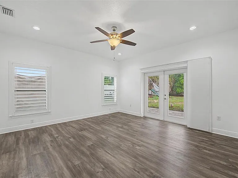 606 Royal Crest Dr — Photo 24