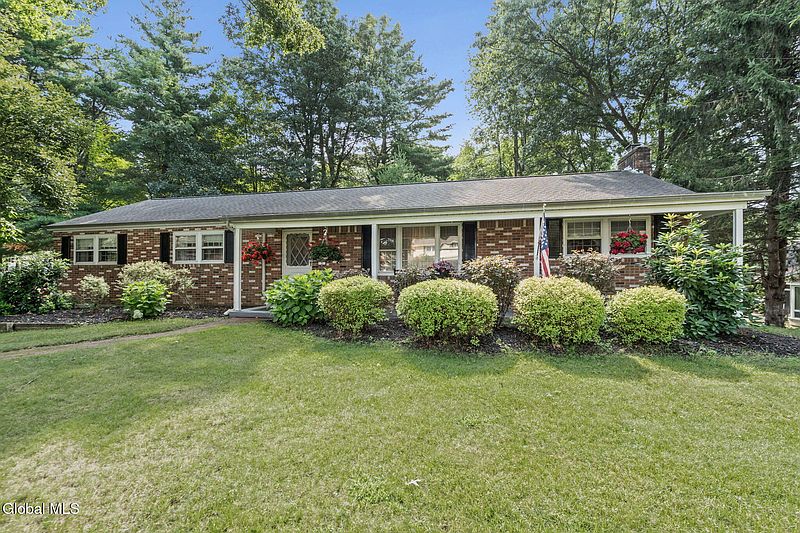 2nd image of 7 Rolling Brook Court