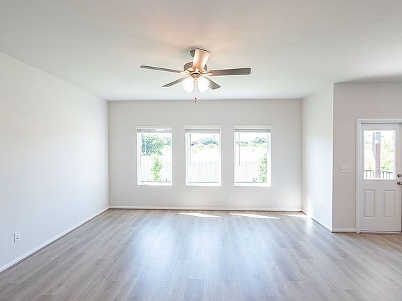 2nd image of 424 Blue Hibiscus Dr
