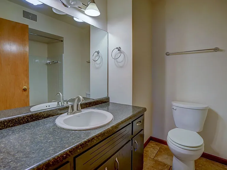 505 Midvale Ave — Photo 9