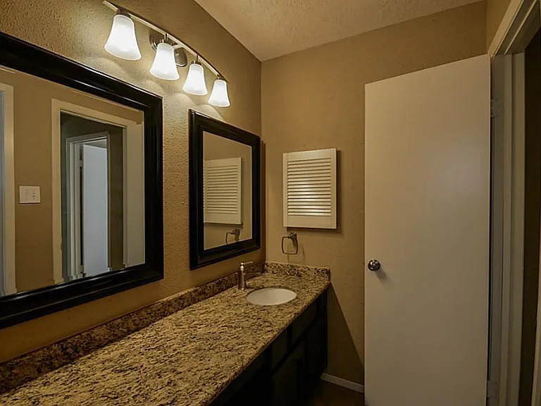 5831 Culross Close — Photo 12