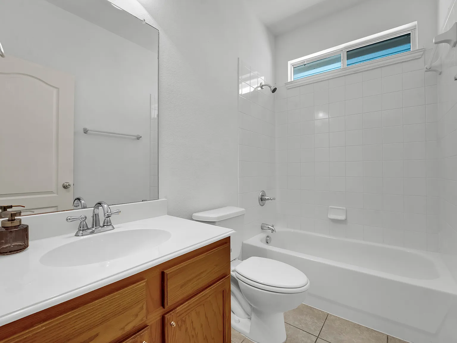 4 bed, 2005 sqft, $2,200 — Photo 3