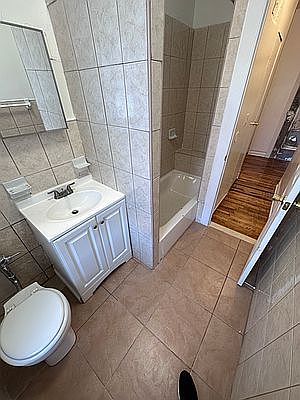 2nd image of 1479 Dahill Rd APT C5