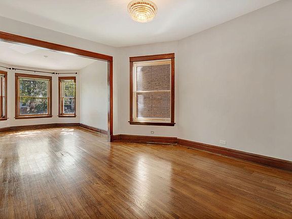4th image of 2948 N Fairfield Ave #1