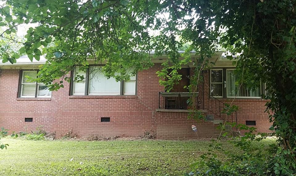 2nd image of 988 Fayetteville Rd SE