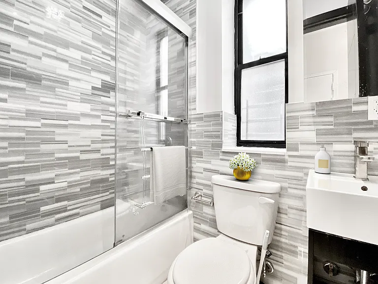 251 W 109th St #3C — Photo 4