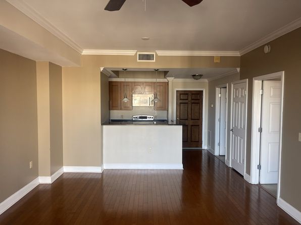 300 W 5th St APT 526