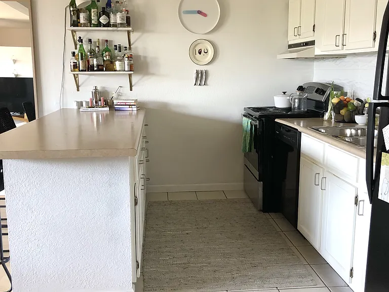 Kitchen - lots of cabs - view 2