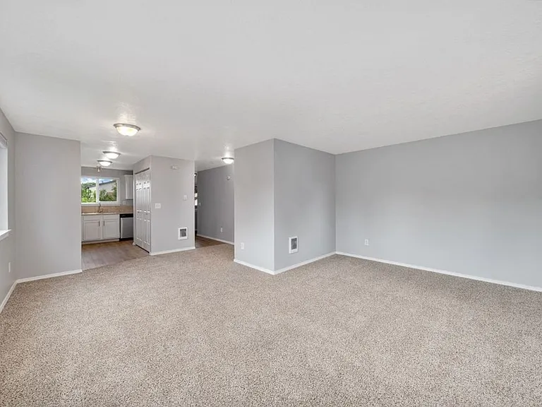 5320 SE 122nd Ave — Photo 16
