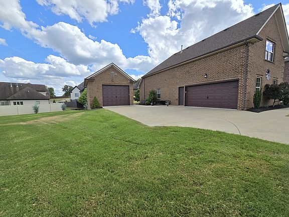 2nd image of 703 Burgundy Dr