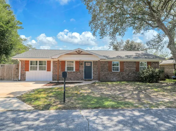80 Berwick Cir, Shalimar, FL 32579