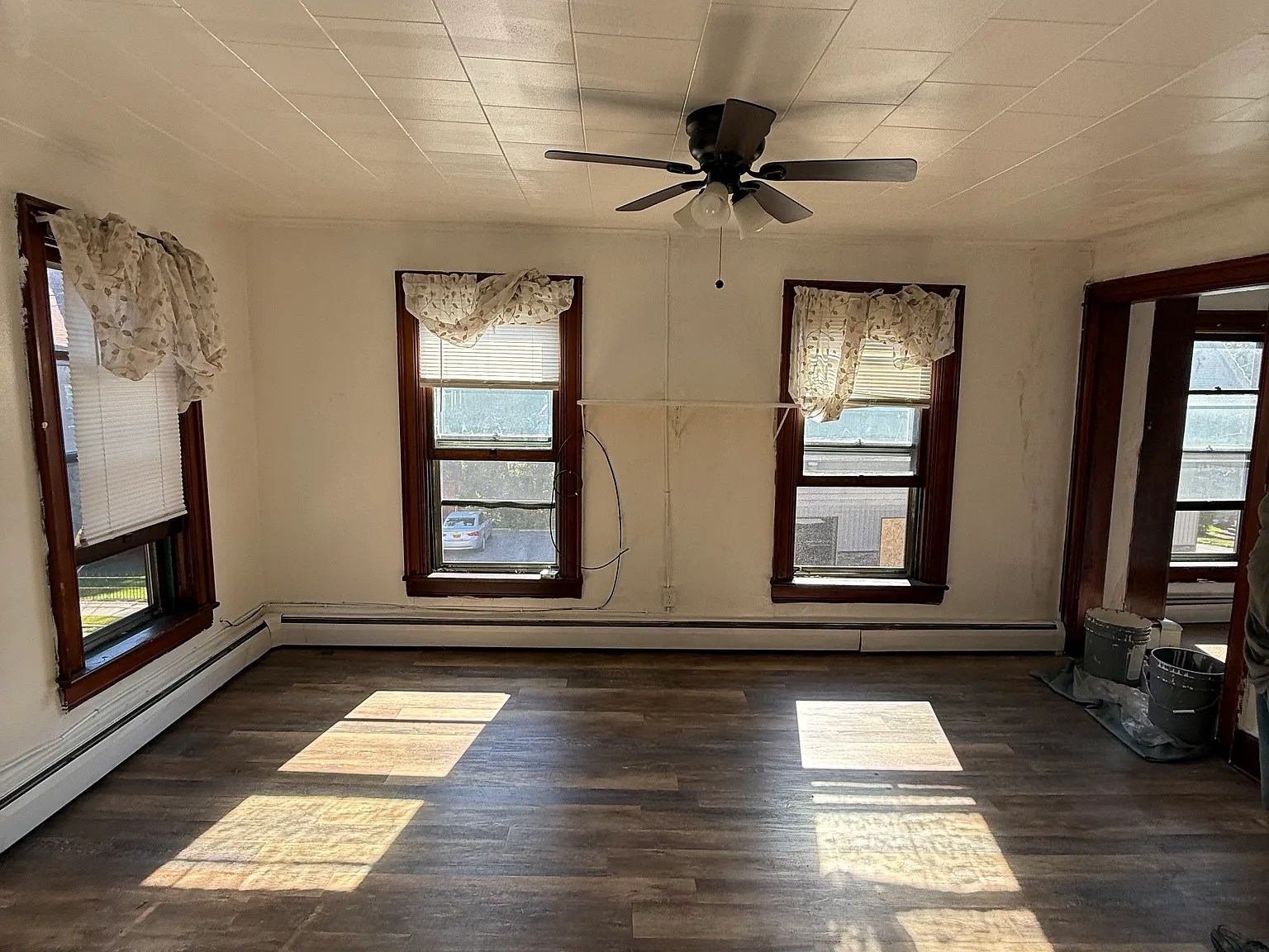 5 bed, 1500 sqft, $1,500 — Photo 1