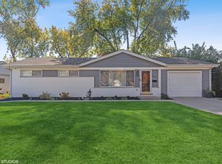 249 W Daniels Rd, Palatine, IL 60067