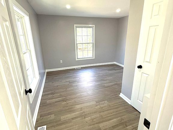 4th image of 212 Huffman Rd