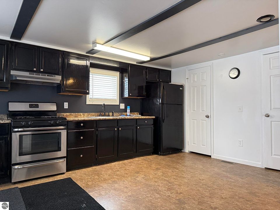 1st image of 1583 State St