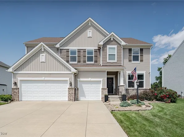 2465 Voyager Cir, Seven Hills, OH 44131