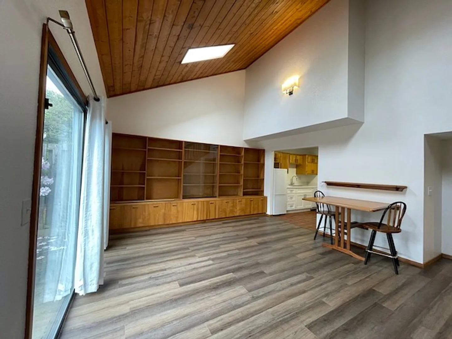 Quiet 2bd/2bath Condo with garage off of Myrtle — Photo 2