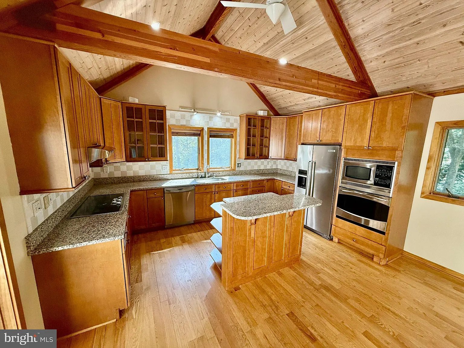 4 bed, 3.5 bath, 2688 sqft, $5,200 — Photo 4