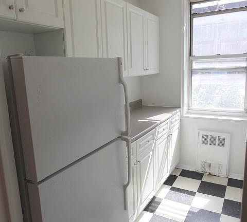 3rd image of 10101 67th Dr APT 1E