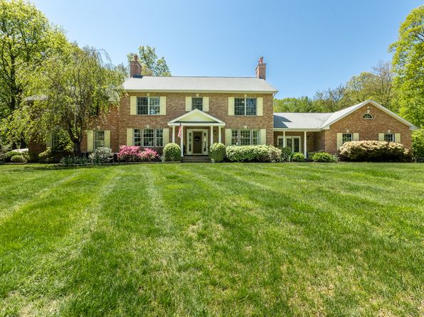 16 Cider Mill Rd, Burlington, CT 06013