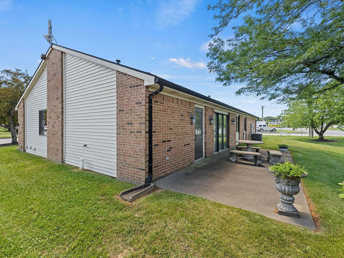 Minutes from Castle Schools Prime Location Newburgh Indiana 1 Bedroom — Photo 4