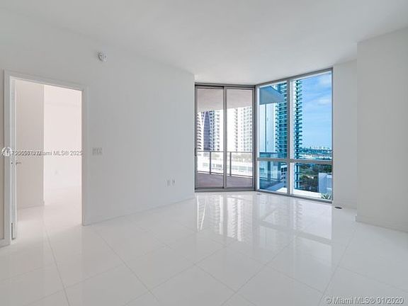 4th image of 851 NE 1st Ave #2305