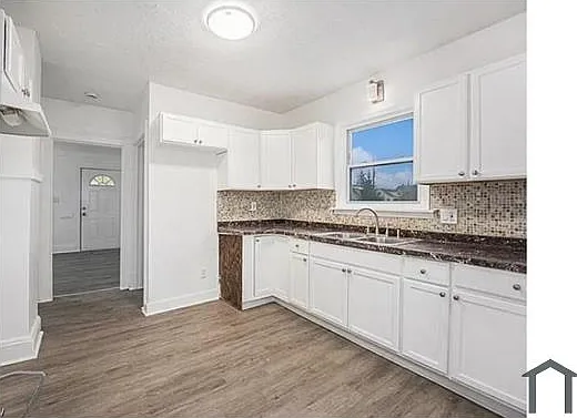 4 bed, 2424 sqft, $2,100 — Photo 2