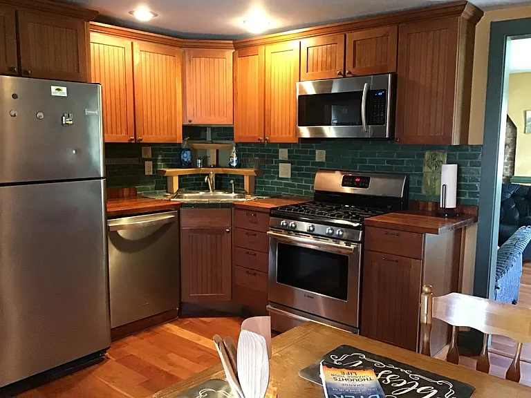 205 Fuller St — Photo 4