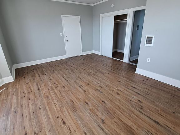 2nd image of 5800 Walnut St #201