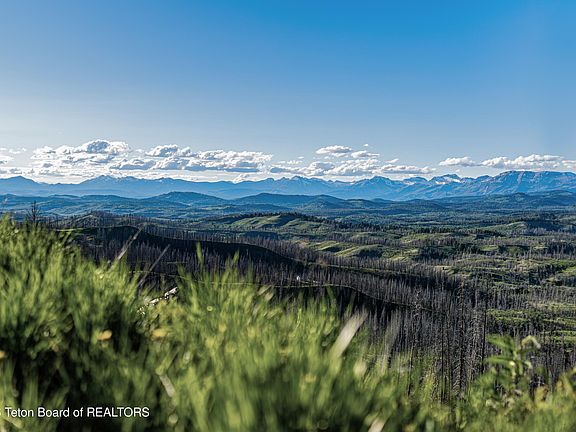 3rd image of 255 Rim Rd