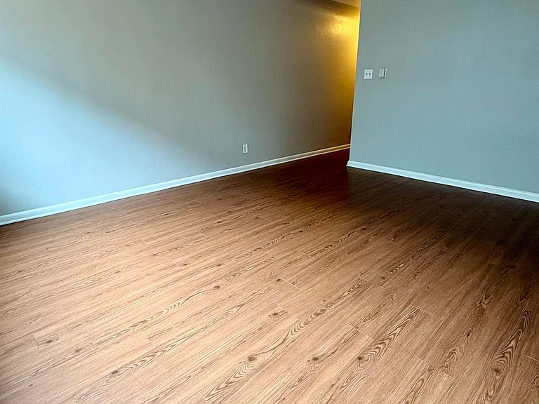 Karen Jean Apartments — Photo 10