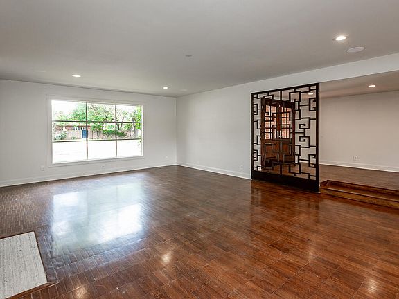 3rd image of 1701 Douglas Ave