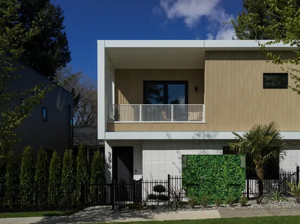 3679 Saint Catherines St, Vancouver, BC V5V 4K6