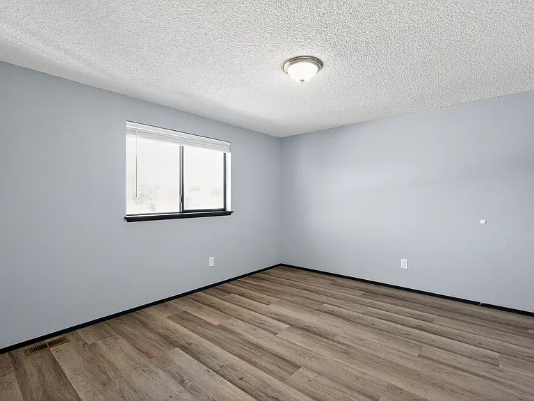 912 Algona Blvd N #A — Photo 20