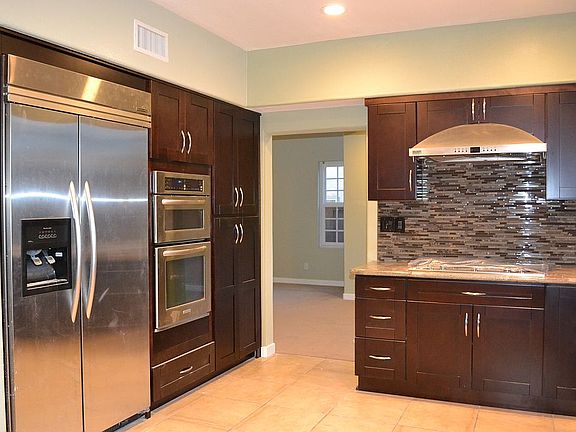 3rd image of 13707 Esprit Ave