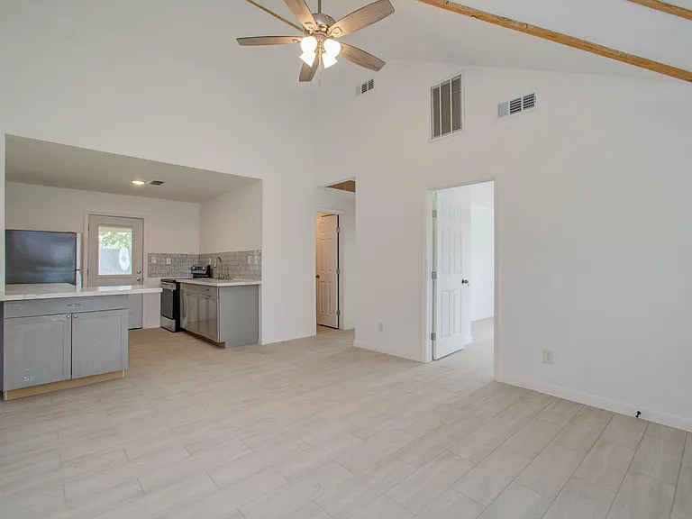 12642 Alice Ln S — Photo 2